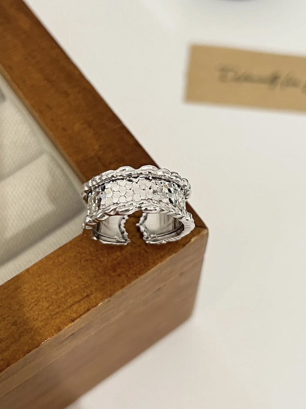 GLISTENING POND RING